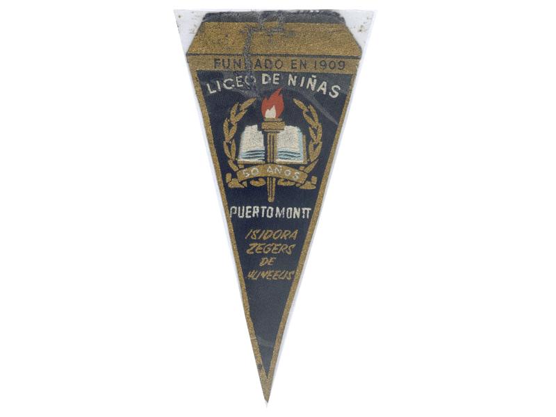 Banderín del Liceo de Niñas de Puerto Montt Isidora Zegers de Huneeus Banderín del Liceo de Niñas de Puerto Montt Isidora Zegers de Huneeus